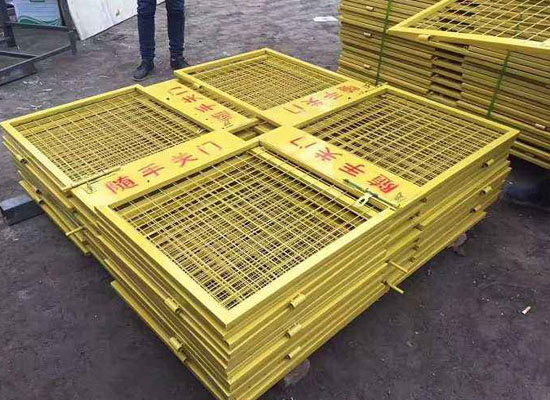 電梯防護(hù)門(mén)