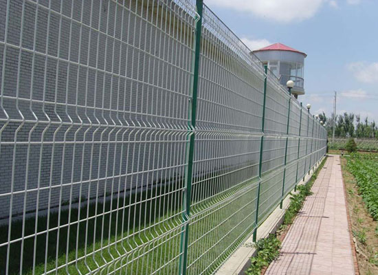 三角折彎護(hù)欄網(wǎng)